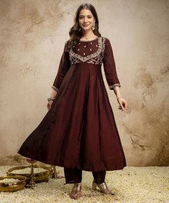 Pink color chinon fabric beautiful embroiered palazzo dress for ceremonial looks 4