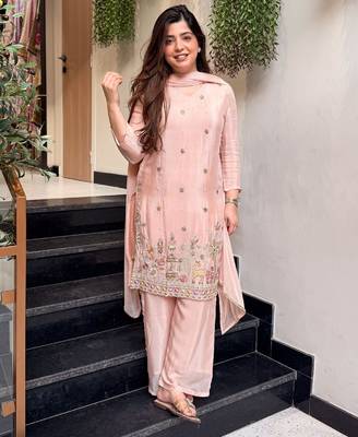 Peach crepe embroidered kurta set for women with pant and dupatta 1
