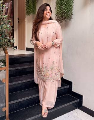 Peach crepe embroidered kurta set for women with pant and dupatta 4