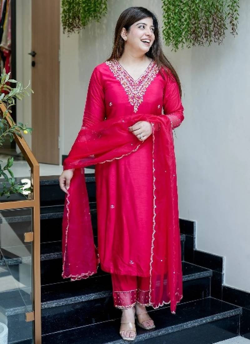 Pink chanderi embroidered kurta set for women with pant and dupatta