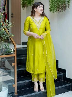 Lemon chanderi embroidered kurta set for women with pant and dupatta 4
