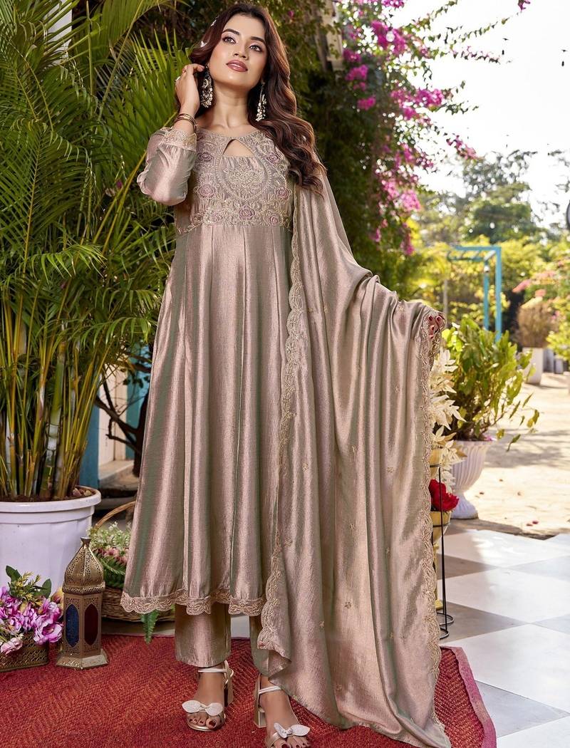 Grey silk blend embroidered kurta set for women with dupatta and pant