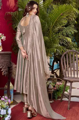 Grey silk blend embroidered kurta set for women with dupatta and pant