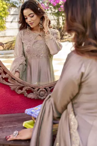 Grey silk blend embroidered kurta set for women with dupatta and pant