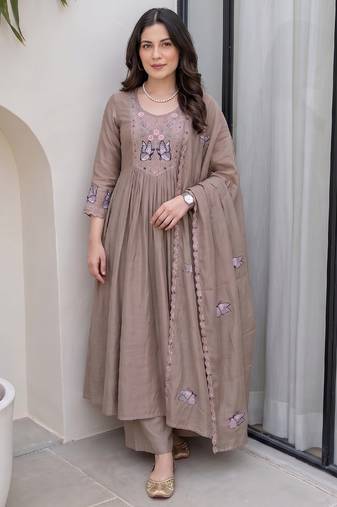 Cream silk blend embroidered kurta set for women with pant and dupatta