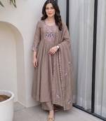 Cream silk blend embroidered kurta set for women with pant and dupatta