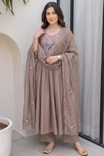 Cream silk blend embroidered kurta set for women with pant and dupatta