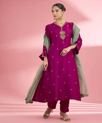 Fuscia katan silk hand embroidered kurta set 1