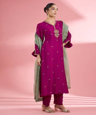 Fuscia katan silk hand embroidered kurta set 3