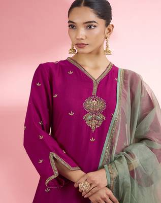Fuscia katan silk hand embroidered kurta set 4