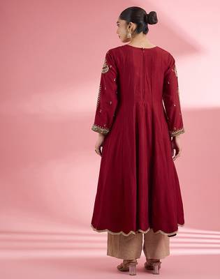 Maroon  katan silk hand embroidered kurta set 3