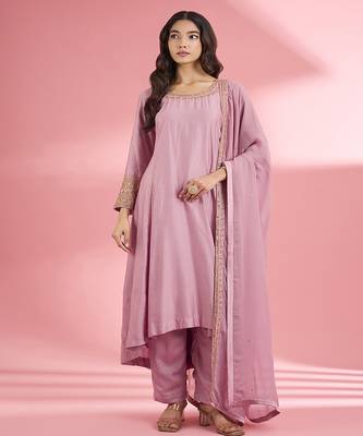 Pink  katan silk hand embroidered kurta set 1