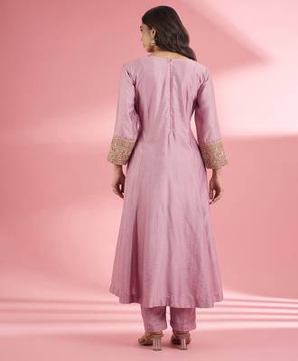 Pink  katan silk hand embroidered kurta set 2
