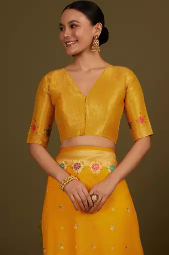 yeloow silk blend banarasi jacuard work saree with unstitched blouse piece