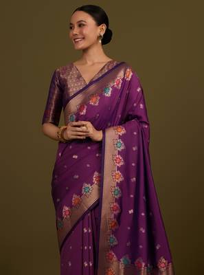 wine silk blend banarasi jacuard work saree with unstitched blouse piece 4