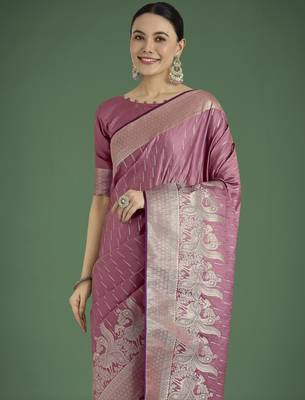 onion silk blend banarasi jacuard work saree with unstitched blouse piece 4