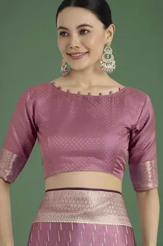 onion silk blend banarasi jacuard work saree with unstitched blouse piece