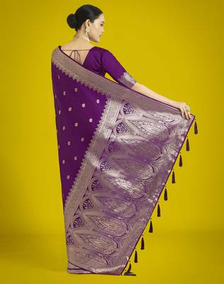 wine silk blend banarasi jacuard work saree with unstitched blouse piece 3