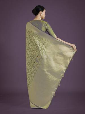 pista silk blend banarasi jacuard work saree with unstitched blouse piece 3