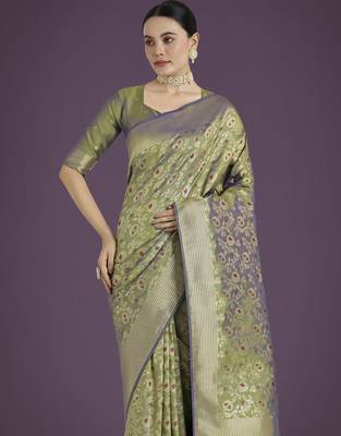 pista silk blend banarasi jacuard work saree with unstitched blouse piece 4