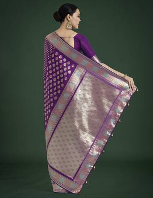 wine silk blend banarasi jacuard work saree with unstitched blouse piece 3