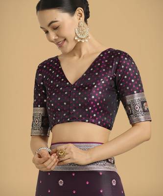 wine silk blend banarasi jacuard work saree with unstitched blouse piece 5