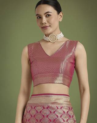 pink silk blend banarasi jacuard work saree with unstitched blouse piece 5