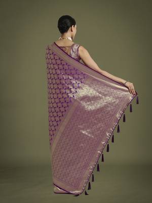 wine silk blend banarasi jacuard work saree with unstitched blouse piece 3