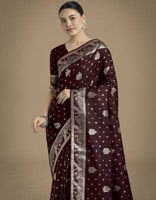 maroon silk blend banarasi jacuard work saree with unstitched blouse piece 4