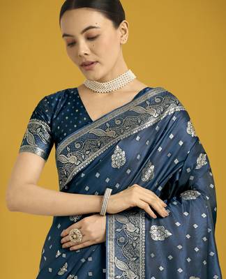 rama silk blend banarasi jacuard work saree with unstitched blouse piece 4