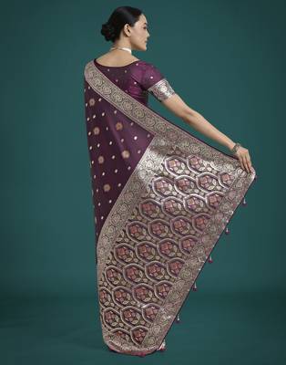 wine silk blend banarasi jacuard work saree with unstitched blouse piece 3