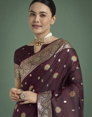 maroon silk blend banarasi jacuard work saree with unstitched blouse piece 4