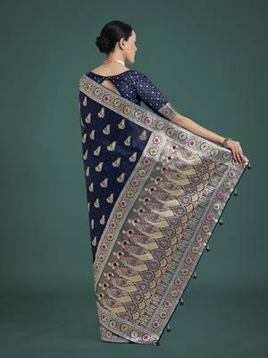 blue silk blend banarasi jacuard work saree with unstitched blouse piece 3