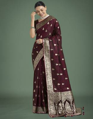 maroon silk blend banarasi jacuard work saree with unstitched blouse piece 2