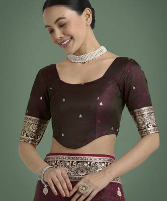 maroon silk blend banarasi jacuard work saree with unstitched blouse piece 5