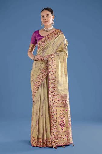 Cream silk blend jacuard work saree with unstitched blouse piece