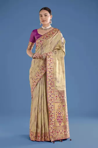 Cream silk blend jacuard work saree with unstitched blouse piece
