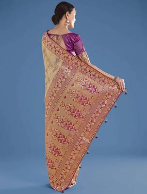 Cream silk blend jacuard work saree with unstitched blouse piece 3