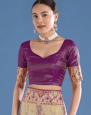 Cream silk blend jacuard work saree with unstitched blouse piece 5
