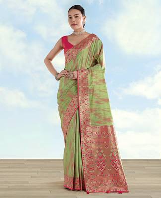 pista silk blend banarasi jacuard work saree with unstitched blouse piece 1