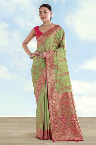 pista silk blend banarasi jacuard work saree with unstitched blouse piece