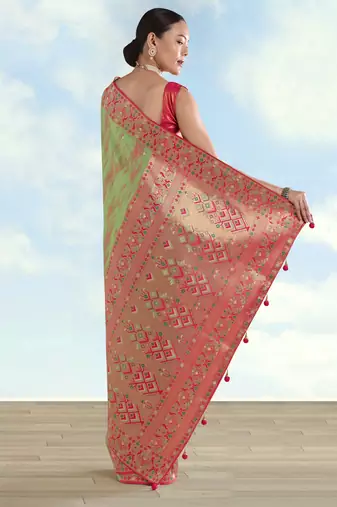 pista silk blend banarasi jacuard work saree with unstitched blouse piece