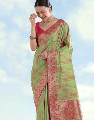pista silk blend banarasi jacuard work saree with unstitched blouse piece 4