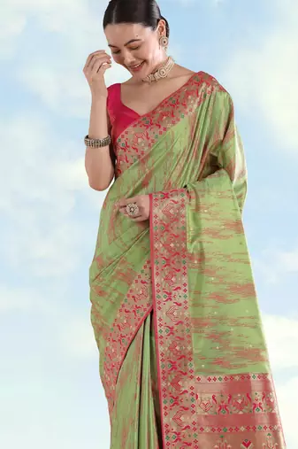 pista silk blend banarasi jacuard work saree with unstitched blouse piece