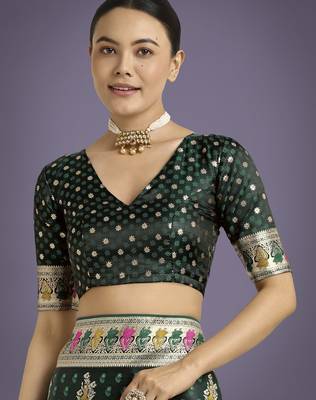 green silk blend banarasi jacuard work saree with unstitched blouse piece 5