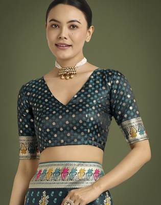 rama silk blend banarasi jacuard work saree with unstitched blouse piece 5