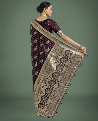 maroon silk blend banarasi jacuard work saree with unstitched blouse piece 3