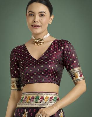 maroon silk blend banarasi jacuard work saree with unstitched blouse piece 5