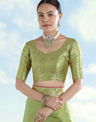 pista silk blend banarasi jacuard work saree with unstitched blouse piece 5