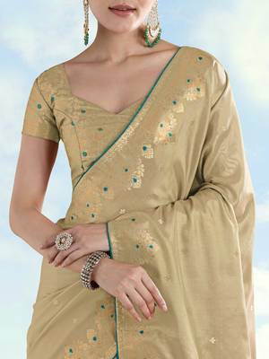 cream silk blend banarasi jacuard work saree with unstitched blouse piece 4